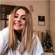 Diplomata al liceo linguistico e frequentante all’università di Torino offre ripetizioni di grammatica, comprensione del testo e lingua inglese